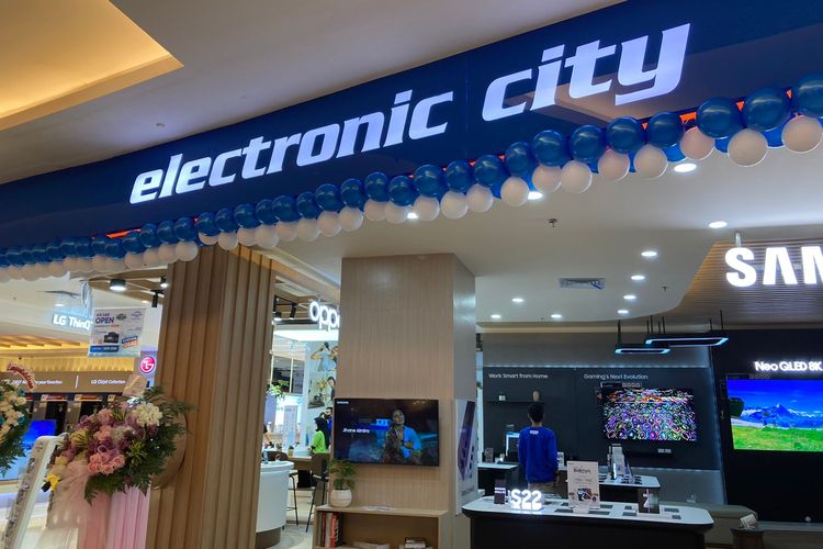 Toko Electronic City di Gandaria City, Jakarta, Sabtu (23/4/2022)