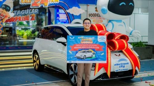 Electronic City Serahkan Hadiah Utama Program Spectacular Surprise