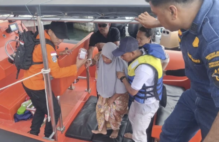 Ibu Hamil Alami Preeklamsia Berat, PHC Bantu Evakuasi Laut dari Pulau Komodo