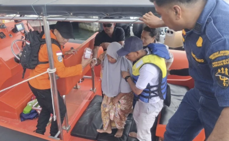 Ibu Hamil Alami Preeklamsia Berat, PHC Bantu Evakuasi Laut dari Pulau Komodo