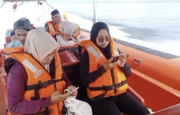 Kapal Sea Reader Milik PHC Evakuasi Pasien Infeksi Gigi dari Pulau Komodo ke Labuan Bajo