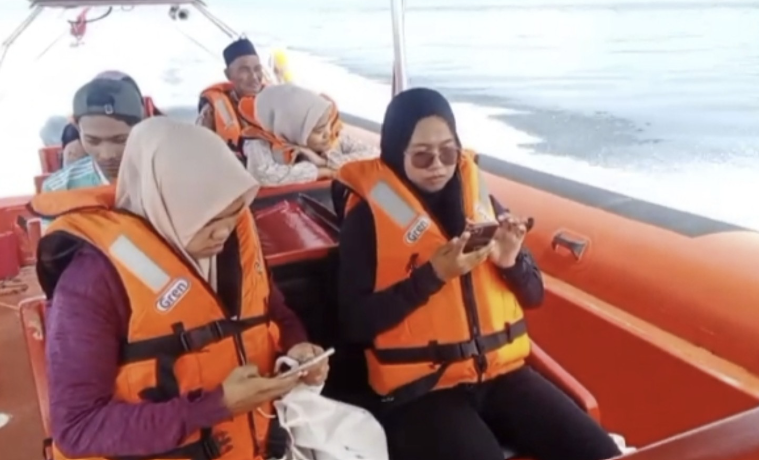 Kapal Sea Reader Milik PHC Evakuasi Pasien Infeksi Gigi dari Pulau Komodo ke Labuan Bajo