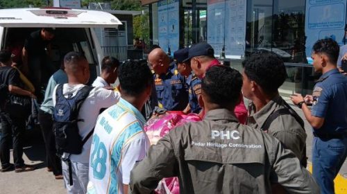 Tim PHC Evakuasi Warga Pulau Komodo yang Alami Stroke Non Hemoragik ke RSUD Labuan Bajo