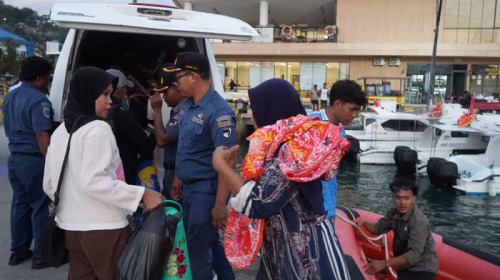 Dua Nyawa Berkejaran dengan Waktu di Selat Komodo