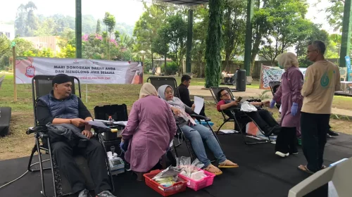 Artha Graha Peduli Gelar Donor Darah dan Warung Berkah di Palace Hotel Cipanas Cianjur