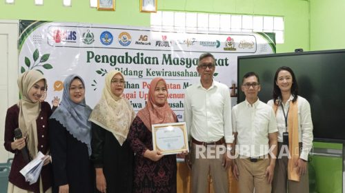 JIHS Lakukan Pengabdian Masyarakat dengan Menghadirkan Pelatihan Kewirausahaan