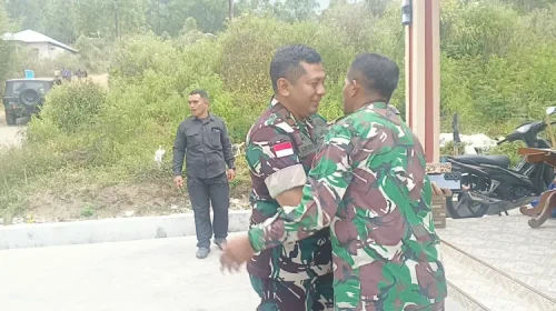 Danrem Bersama Artha Graha Salurkan Bantuan untuk Prajurit Kodim Manggarai
